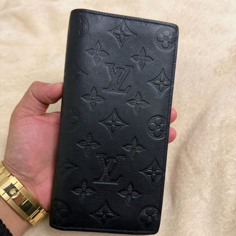 Lv黑花壓紋對開長夾（M62900）