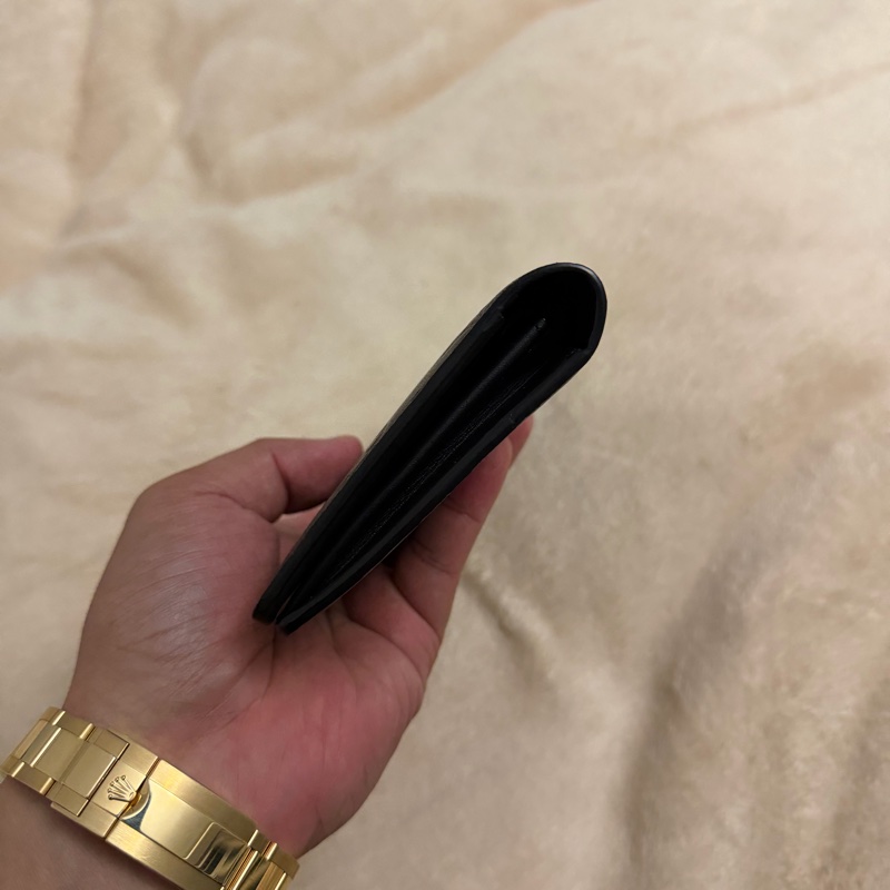 Lv黑花壓紋對開長夾（M62900）-4