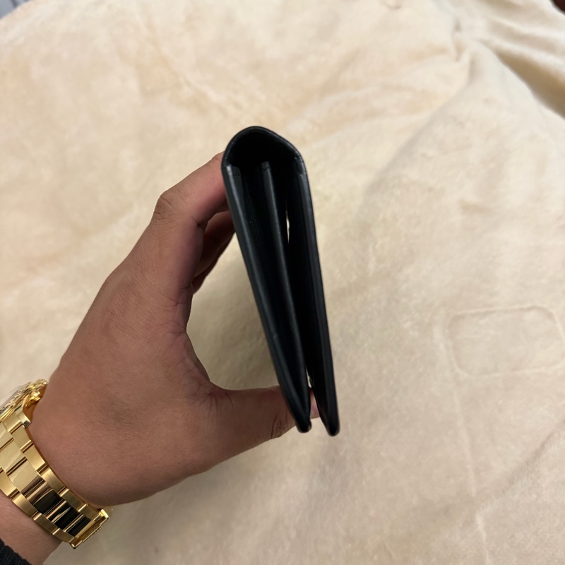 Lv黑花壓紋對開長夾（M62900）-2