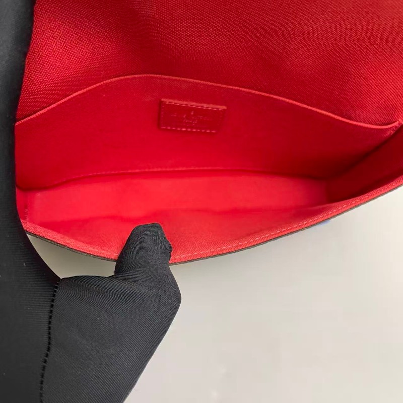 LV路易威登 棕棋盤格徽章限量款三合一-6