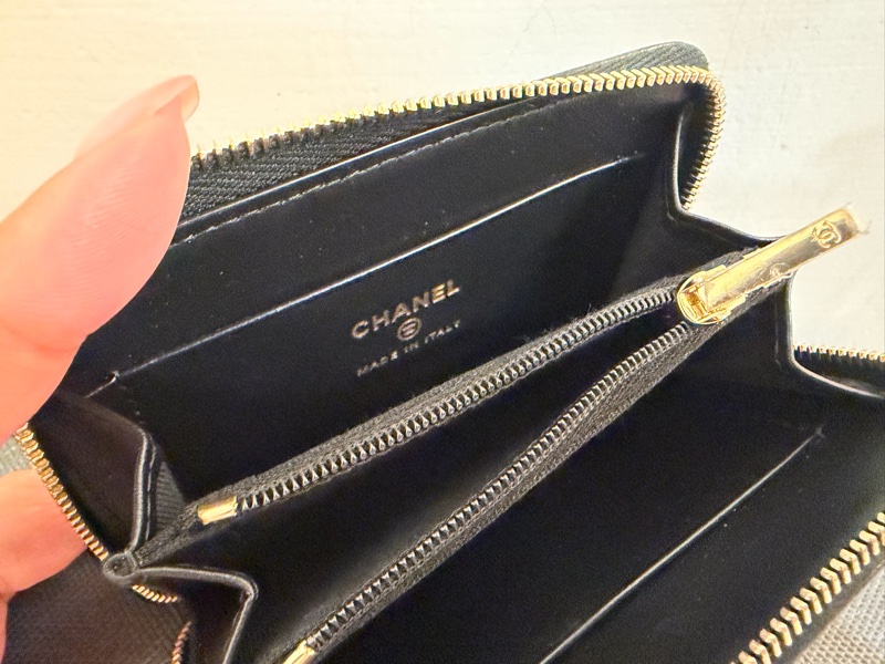 CHANEL 黑色荔枝牛皮淡金釦ㄇ型拉鍊新版零錢袋錢包AP4658-2