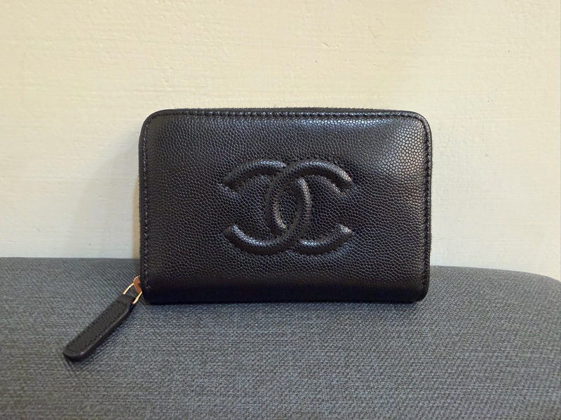 CHANEL 黑色荔枝牛皮淡金釦ㄇ型拉鍊新版零錢袋錢包AP4658-4