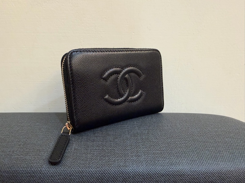 CHANEL 黑色荔枝牛皮淡金釦ㄇ型拉鍊新版零錢袋錢包AP4658-7