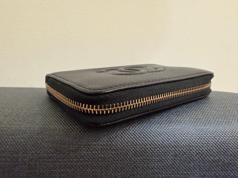 CHANEL 黑色荔枝牛皮淡金釦ㄇ型拉鍊新版零錢袋錢包AP4658-13