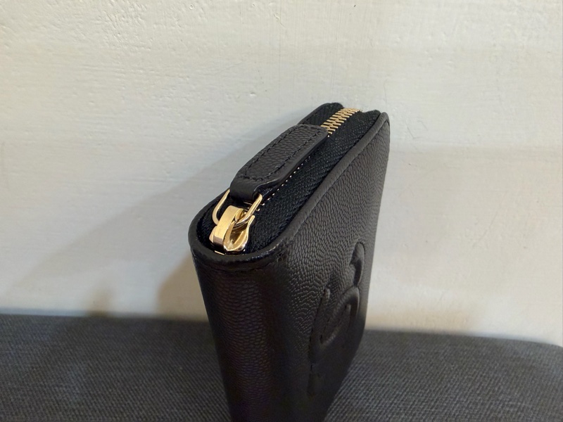 CHANEL 黑色荔枝牛皮淡金釦ㄇ型拉鍊新版零錢袋錢包AP4658-14