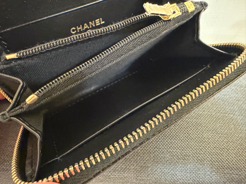 CHANEL 黑色荔枝牛皮淡金釦ㄇ型拉鍊新版零錢袋錢包AP4658-19