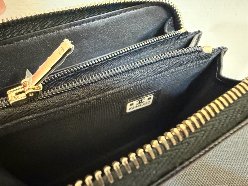CHANEL 黑色荔枝牛皮淡金釦ㄇ型拉鍊新版零錢袋錢包AP4658-25