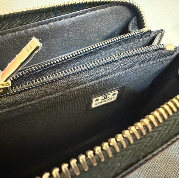 CHANEL 黑色荔枝牛皮淡金釦ㄇ型拉鍊新版零錢袋錢包AP4658-30