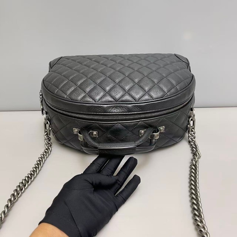 Chanel 黑銀牛皮荔枝紋保齡球包-5