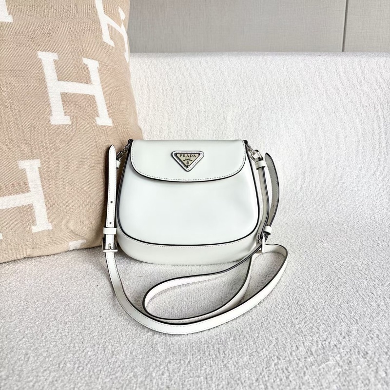 Prada Cleo白色腋下包奶油白 銀扣 亮面牛皮18*16*2 98新配件塵袋-1