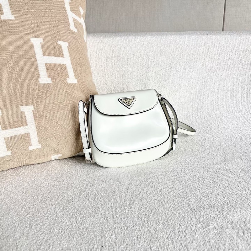 Prada Cleo白色腋下包奶油白 銀扣 亮面牛皮18*16*2 98新配件塵袋-3