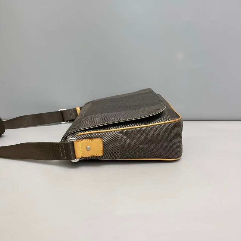 LV路易威登 男士 帆布郵差包-3