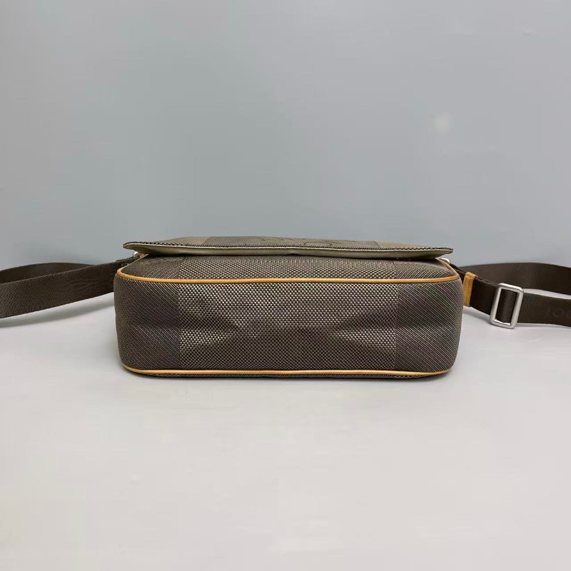 LV路易威登 男士 帆布郵差包-4