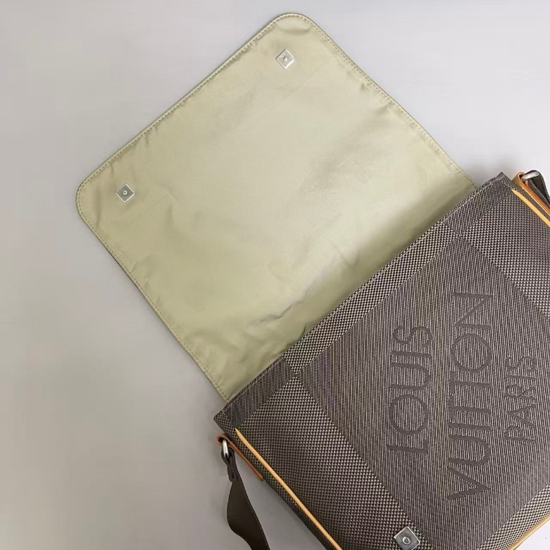 LV路易威登 男士 帆布郵差包-7