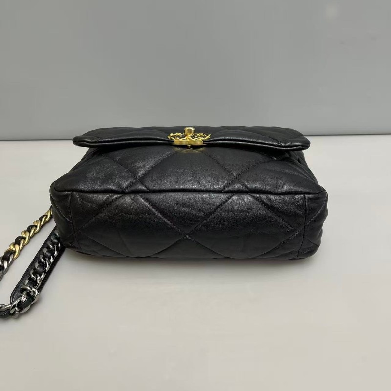 Chanel 19Bag中號黑金全皮菱格紋斜背包-3