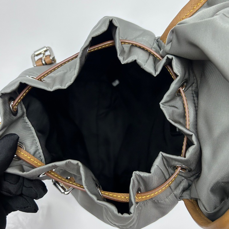 PRADA 降落傘防水尼龍布斜背腰包16*21*7 98新配件塵袋-1