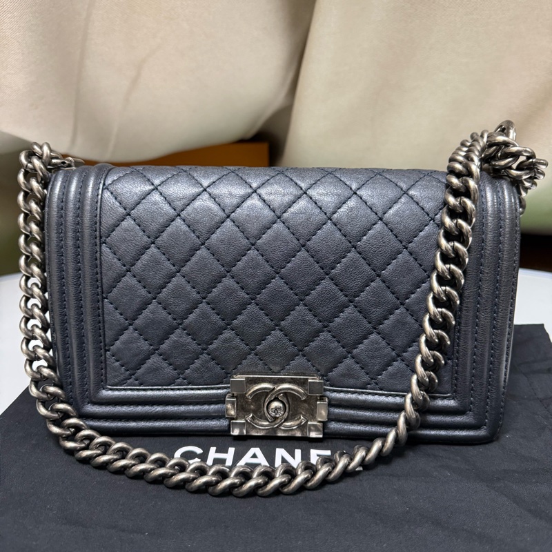 CHANEL BOY MEDIUM-1