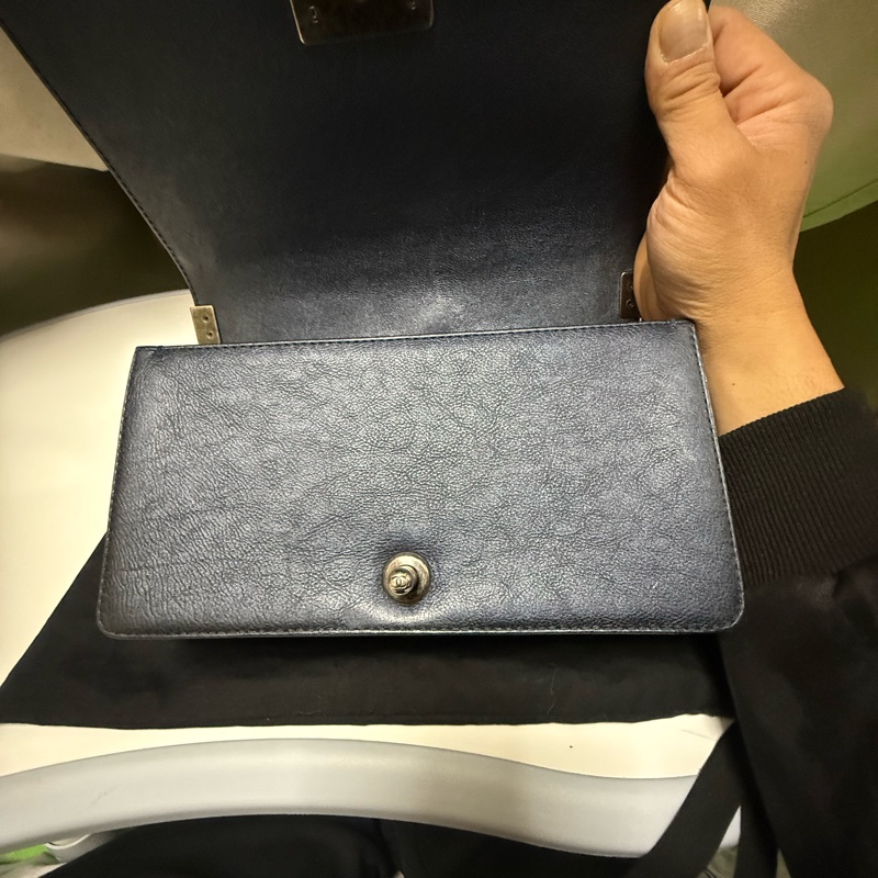 CHANEL BOY MEDIUM-16