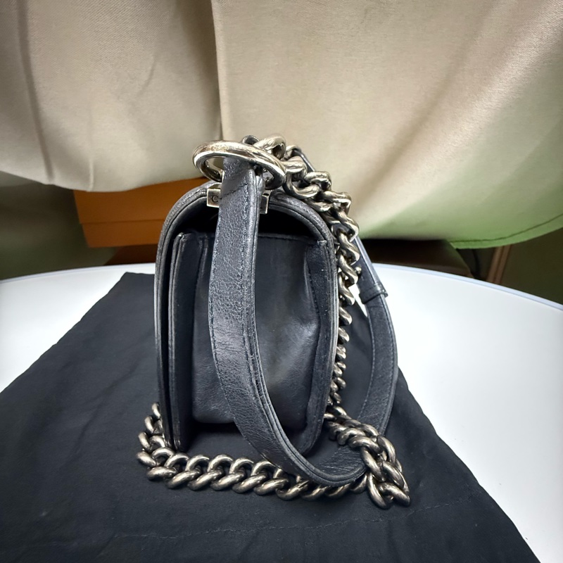 CHANEL BOY MEDIUM-17