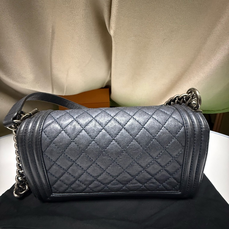 CHANEL BOY MEDIUM-18