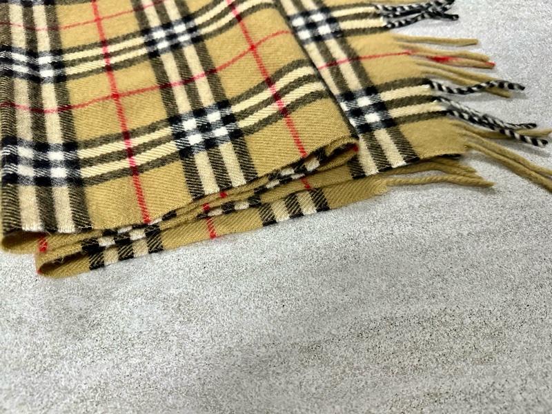 BURBERRY經典格紋羔羊毛圍巾✨-16