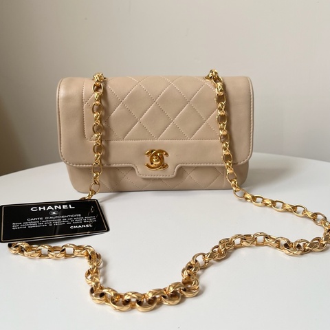 CHANEL 浮雕金釦奶茶黛妃22