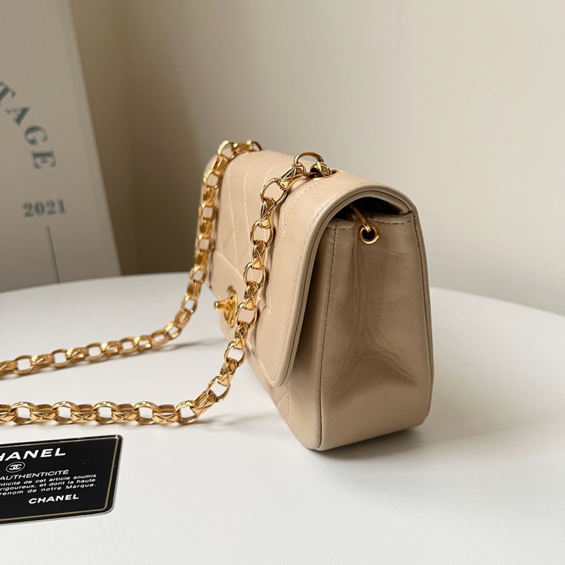 CHANEL 浮雕金釦奶茶黛妃22-4