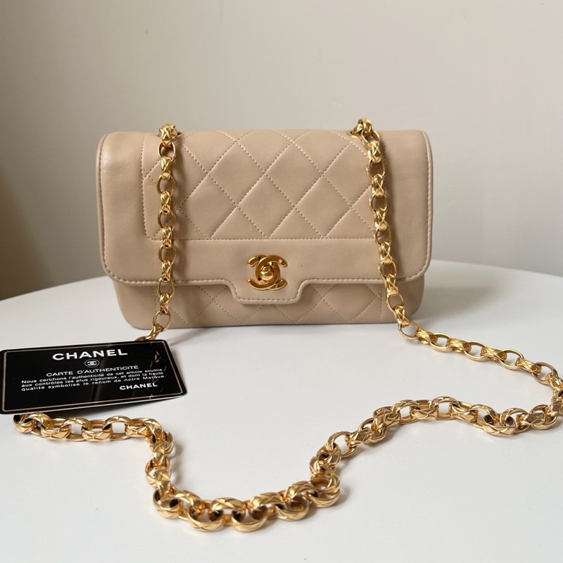 CHANEL 浮雕金釦奶茶黛妃22-9