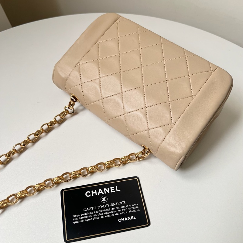 CHANEL 浮雕金釦奶茶黛妃22-10