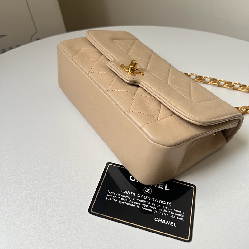 CHANEL 浮雕金釦奶茶黛妃22-11