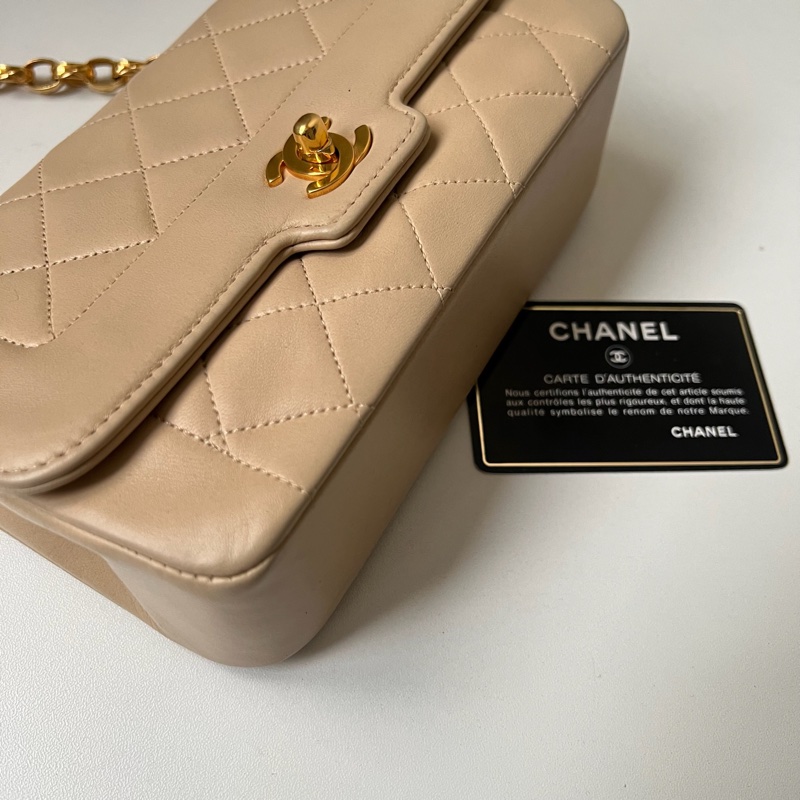 CHANEL 浮雕金釦奶茶黛妃22-12