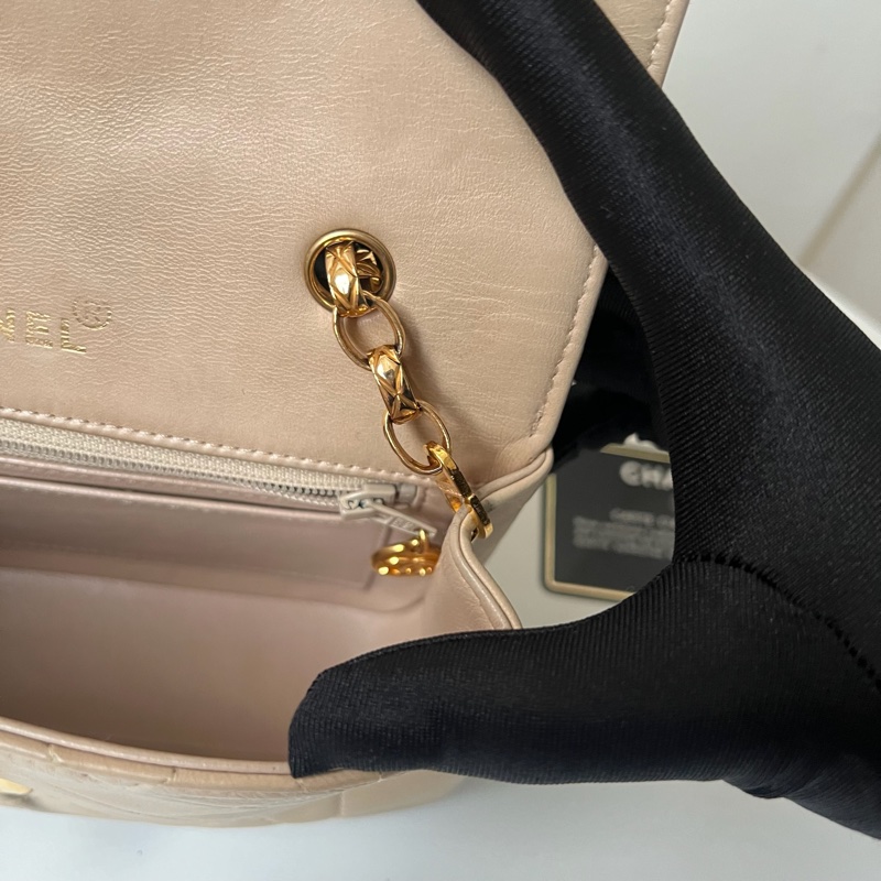 CHANEL 浮雕金釦奶茶黛妃22-15