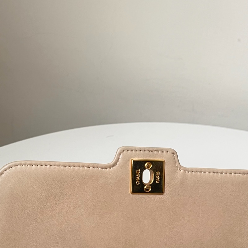 CHANEL 浮雕金釦奶茶黛妃22-18