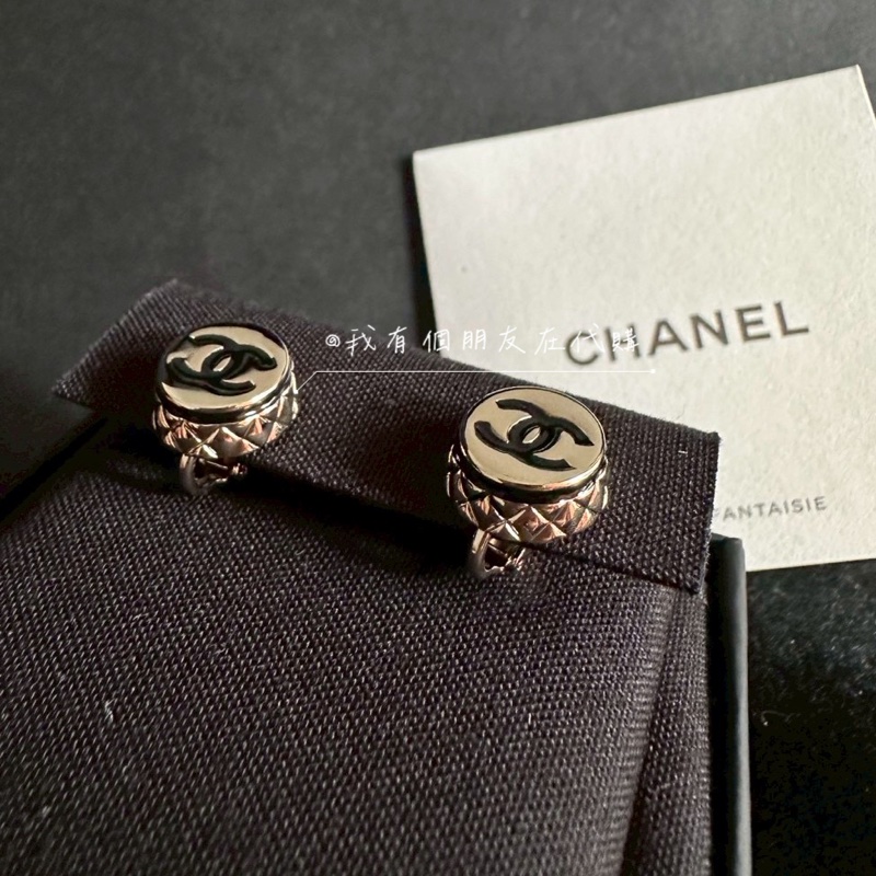 《我有個朋友在代購》香奈兒菱格紋鈕扣耳夾——全新現貨在台-4