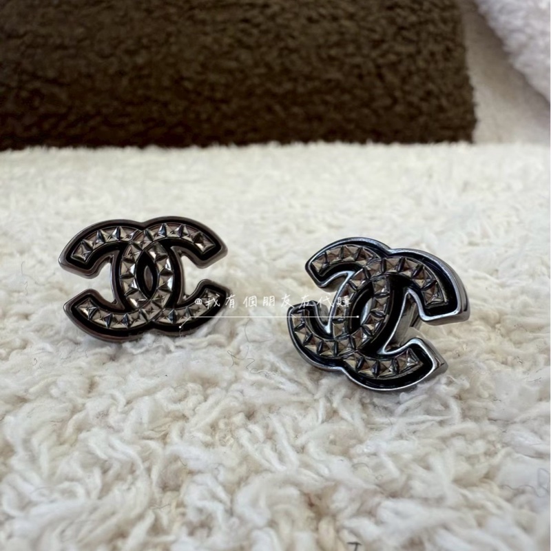 《我有個朋友在代購》香奈兒菱格紋切面耳夾-2