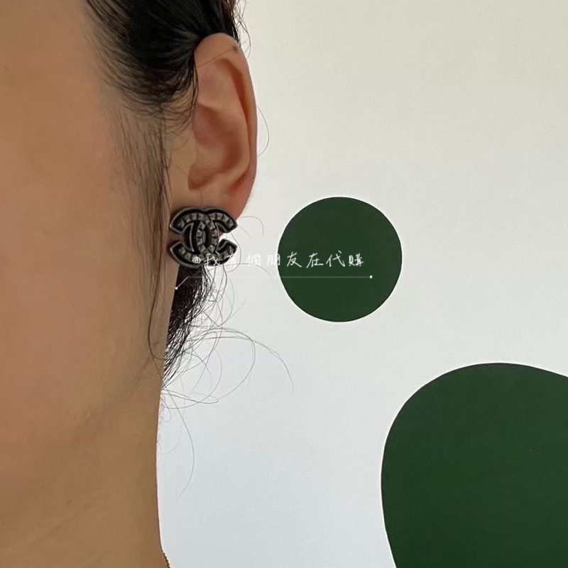 《我有個朋友在代購》香奈兒菱格紋切面耳夾-4