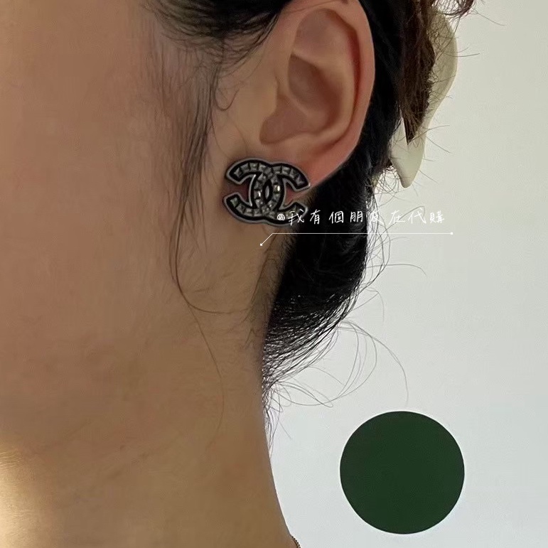 《我有個朋友在代購》香奈兒菱格紋切面耳夾-5