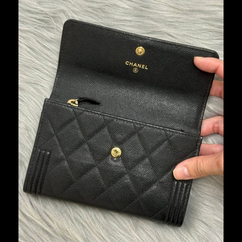 Chanel 荔枝紋黑金Boy款中夾-6