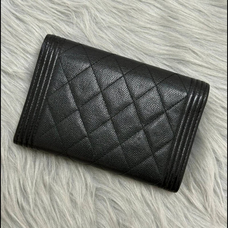 Chanel 荔枝紋黑金Boy款中夾-7