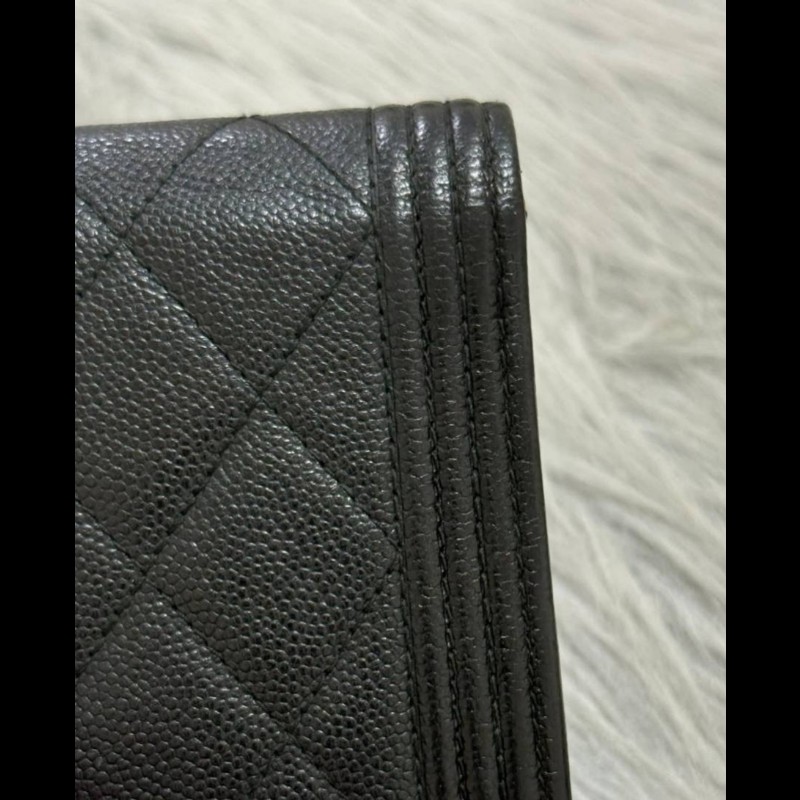 Chanel 荔枝紋黑金Boy款中夾-12