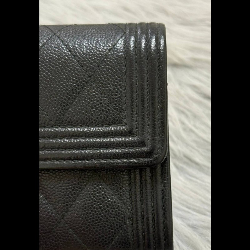 Chanel 荔枝紋黑金Boy款中夾-13