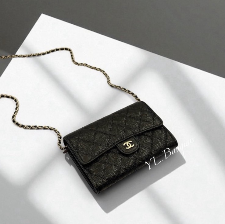 CHANEL 黑荔枝金釦斜背皮夾小包-0