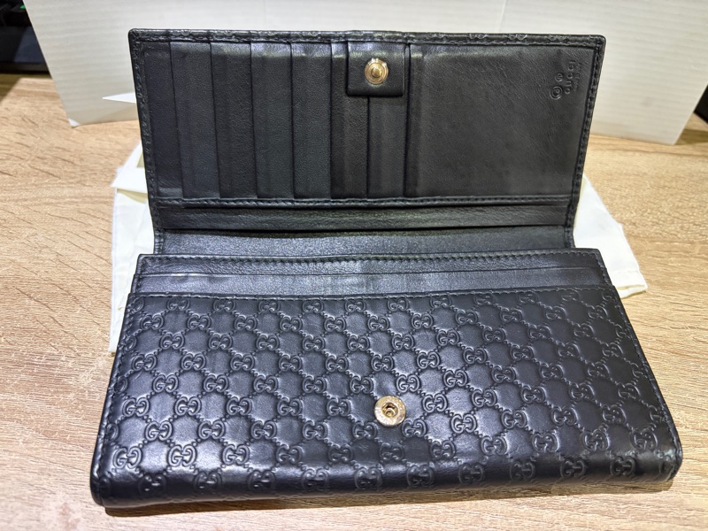 GUCCi經典壓紋牛皮翻蓋長夾 （黑色）-1