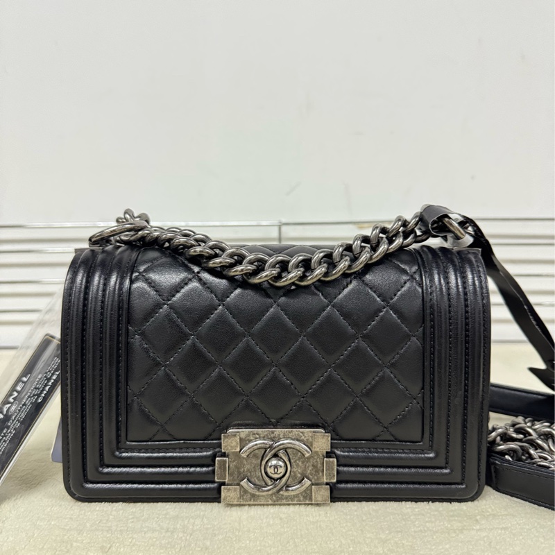 Chanel 小號黑銀Leboy羊皮-0