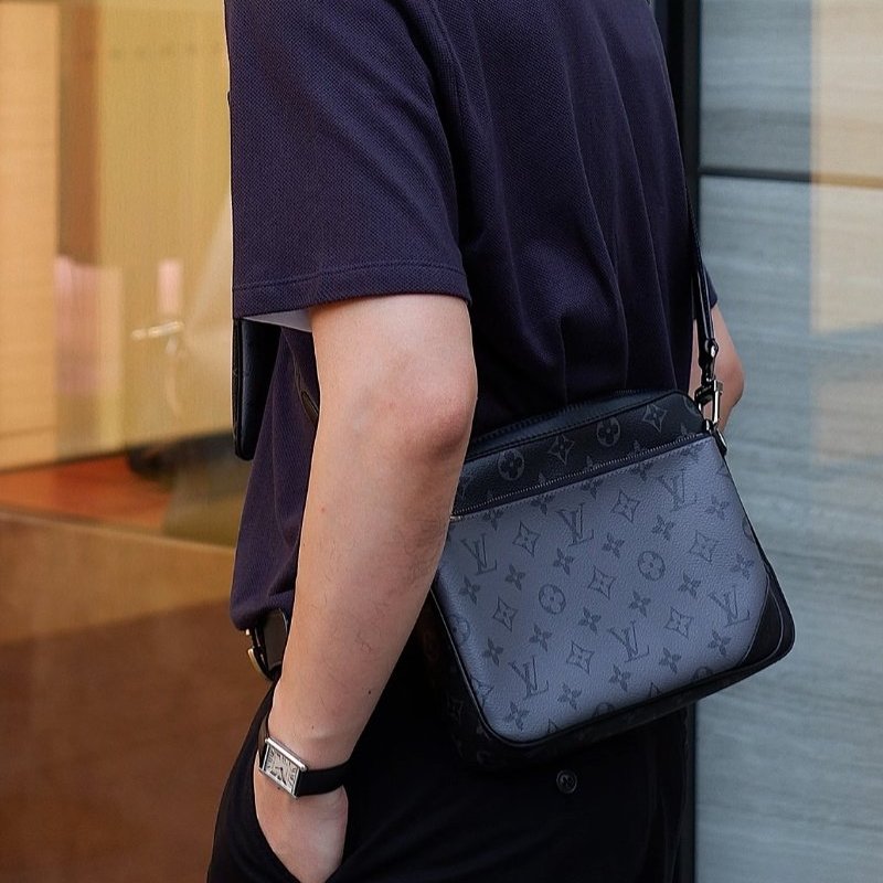Louis Vuitton - 黑灰原花Trio黑武士三合一郵差包-5