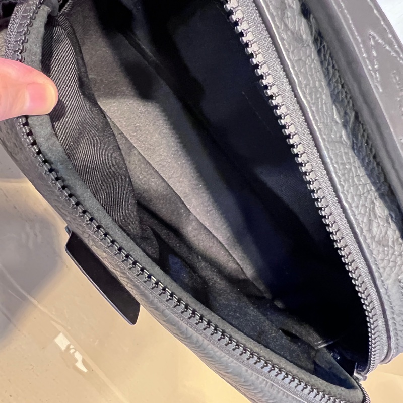 LV 黑牛皮壓紋S Lock黑釦手提肩斜背郵差包-10