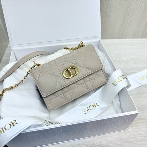 DIOR淡米色羊皮金釦MISS Caro側背包S5169UDAX