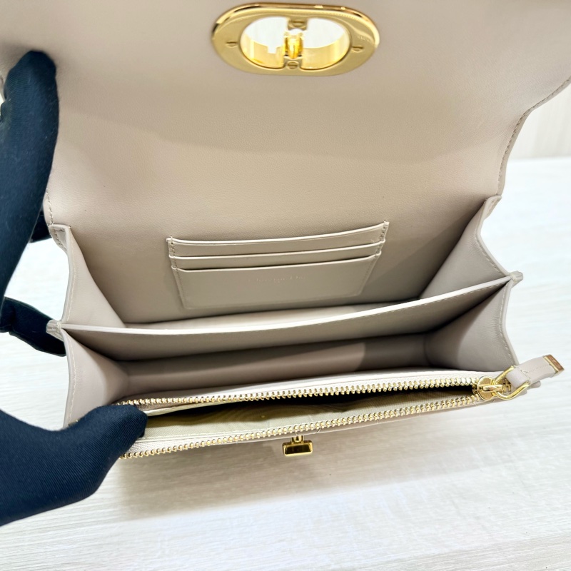 DIOR淡米色羊皮金釦MISS Caro側背包S5169UDAX-9