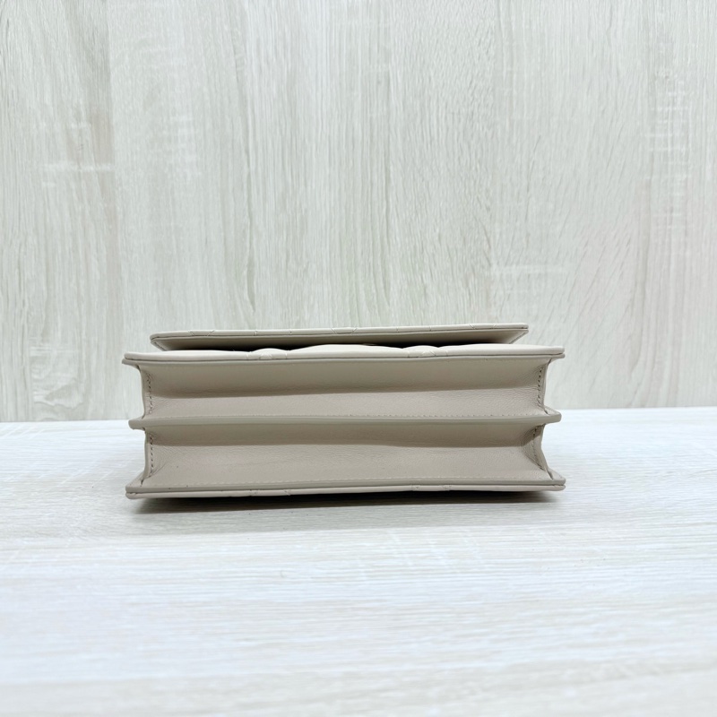 DIOR淡米色羊皮金釦MISS Caro側背包S5169UDAX-10