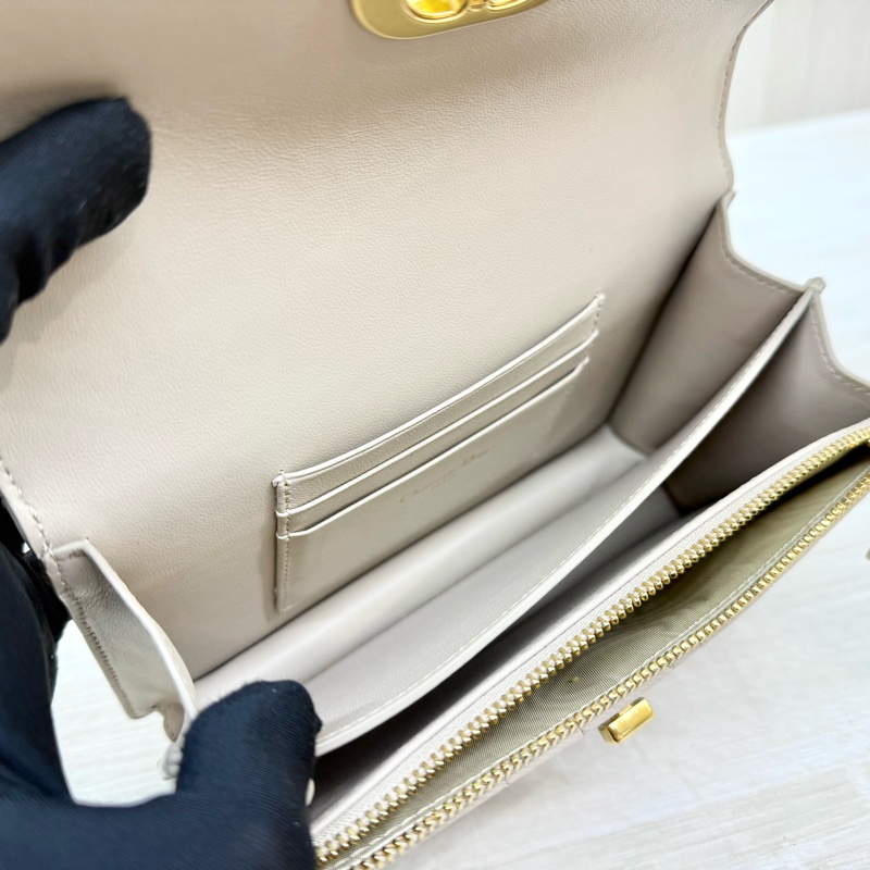 DIOR淡米色羊皮金釦MISS Caro側背包S5169UDAX-13